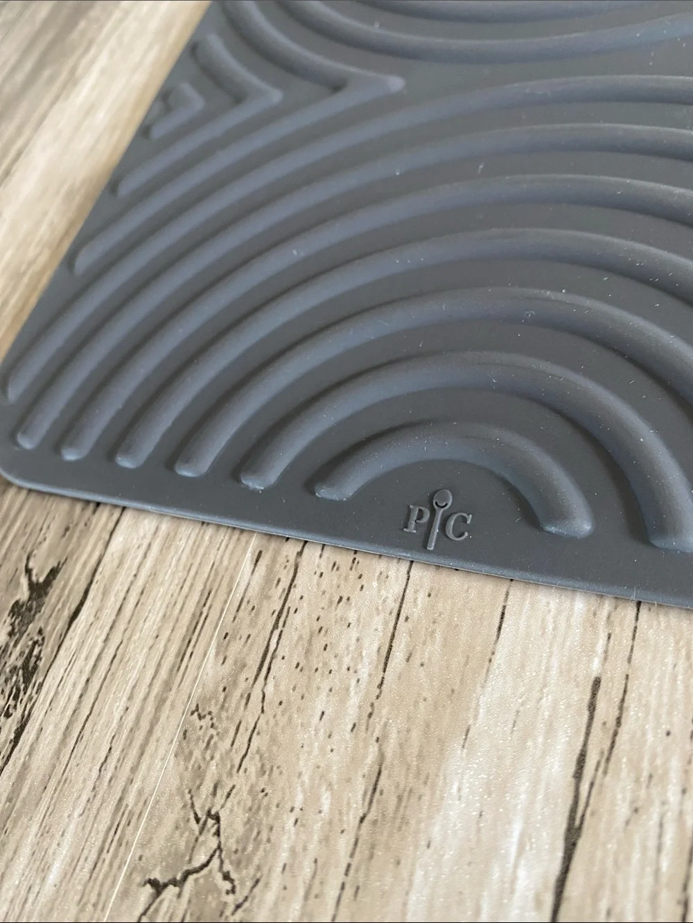 Pampered Chef Gray Silicone Trivet /Hot Pad - Gray
